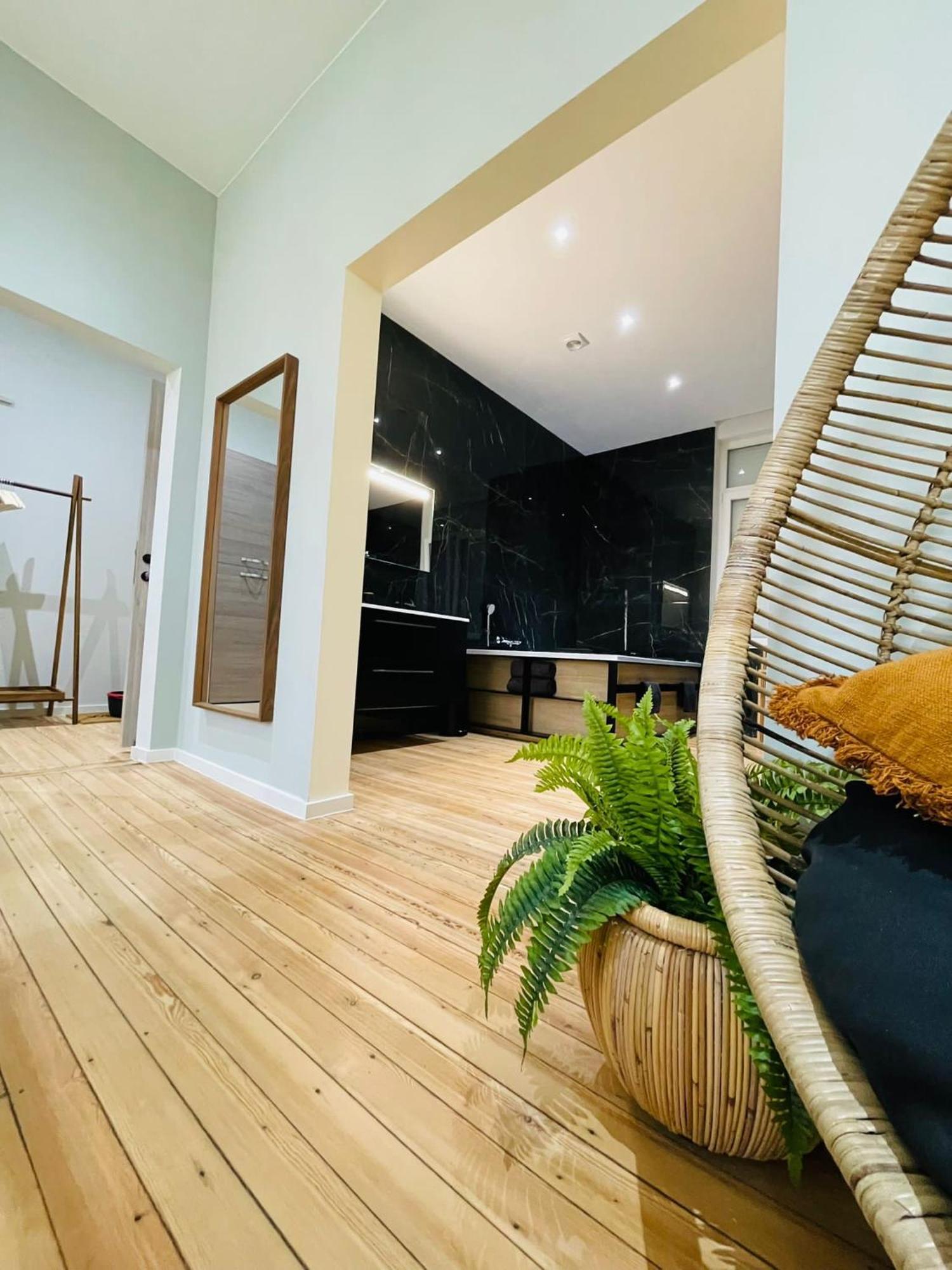 Appartement Exotique Avec Bain Balneo เลียจ ภายนอก รูปภาพ