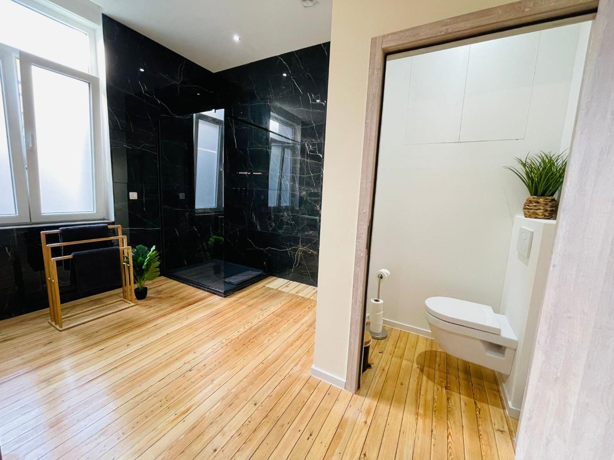 Appartement Exotique Avec Bain Balneo เลียจ ภายนอก รูปภาพ